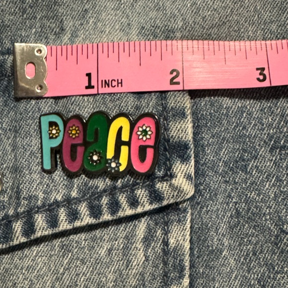 5/$15 Peace enamel Pin - Picture 4 of 6